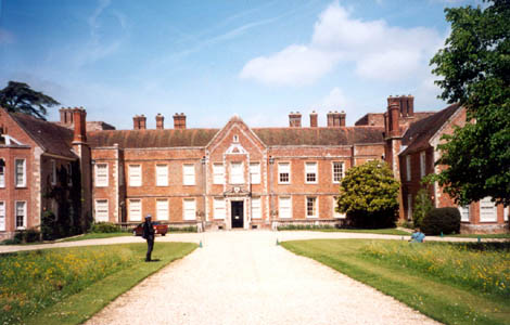 Back view of The Vyne.